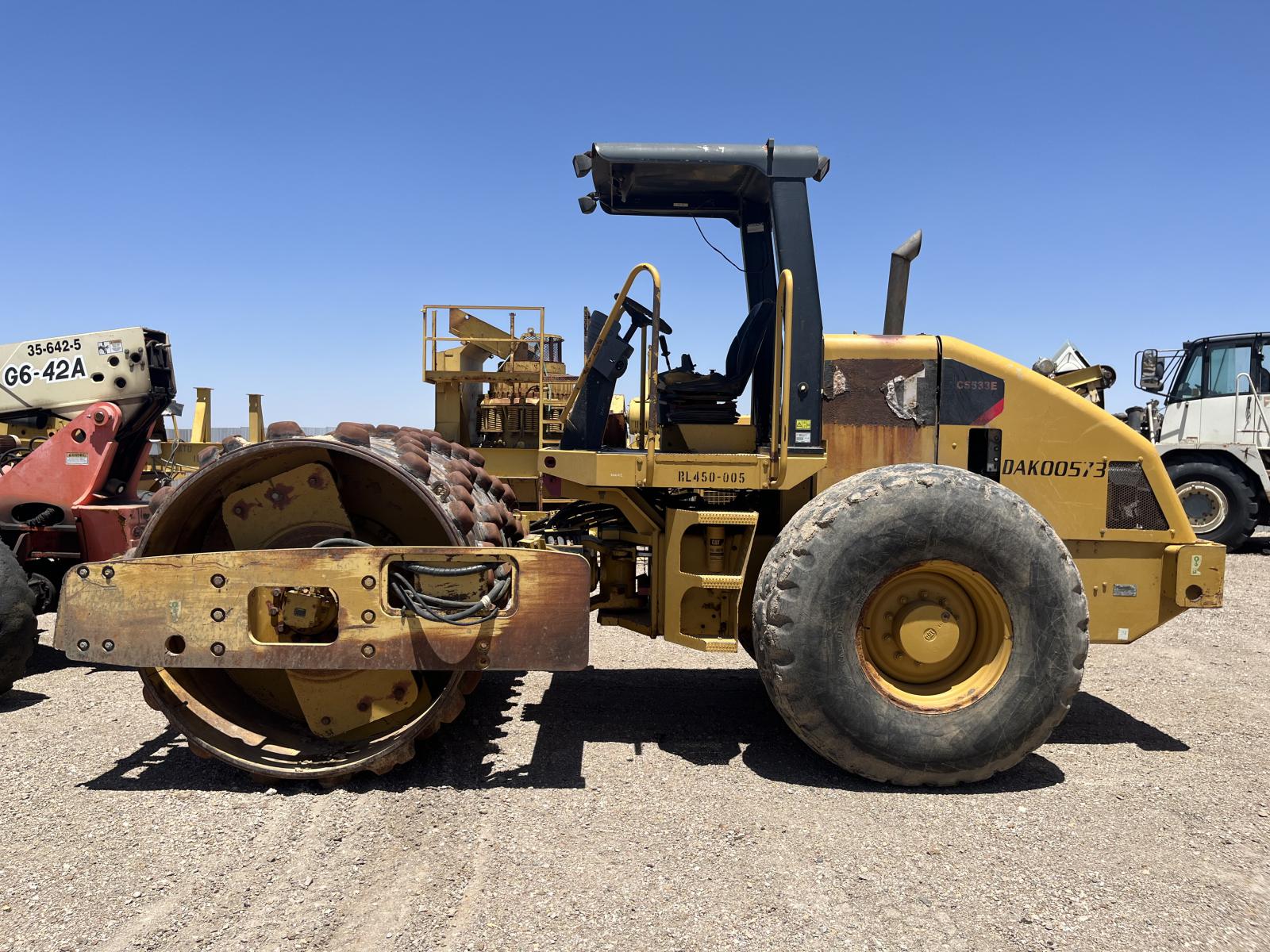./imagenes/INVOICE/2019/17609/COMPACTADOR PATA DE CABRA CATERPILLAR CS-533E (8).JPG